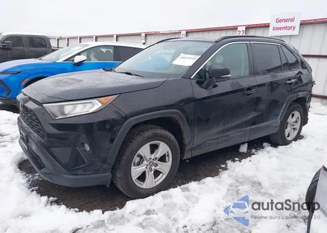 2021 Toyota Rav4 Xle z USA, uszkodzony, nr VIN 2T3P1RFV3MC243209